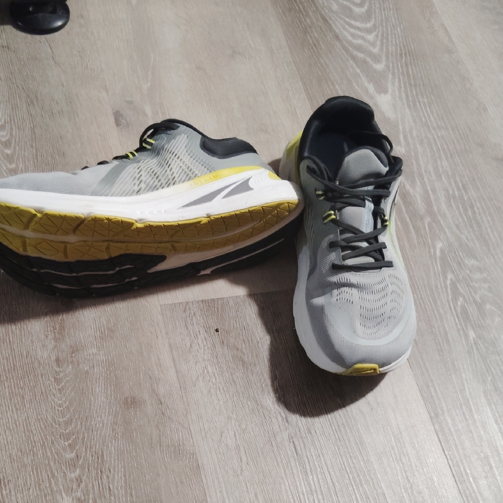 Altra Men's Gray and Yellow Athletic Shoes